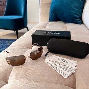 CHANEL Rimless / Frameless Sunglasses 2000’s Brown lense. Excellent Condition!